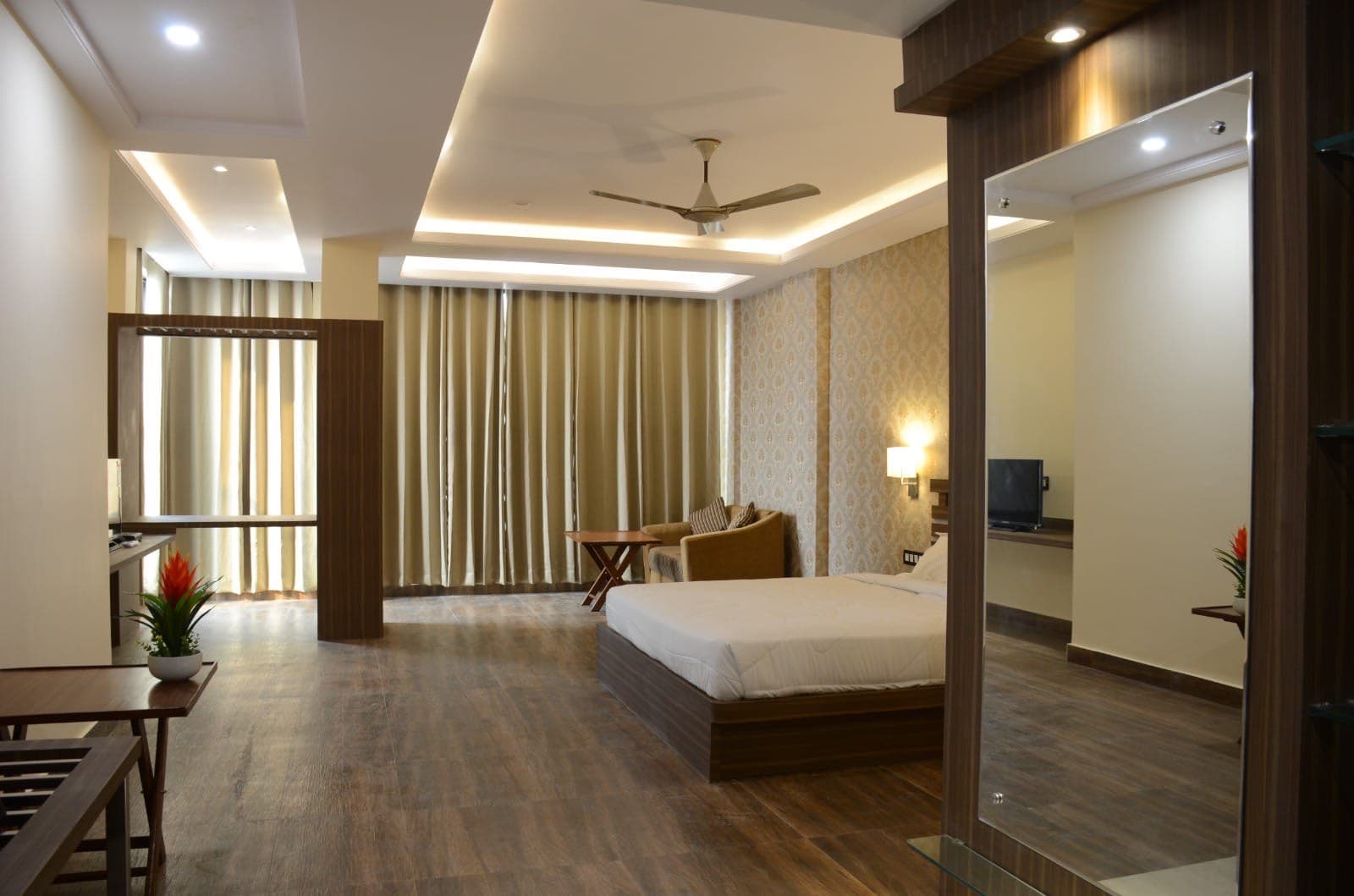 Super Deluxe Room at Nimmagadda Vari Andhra Tours and Travels, photo 1 of 7